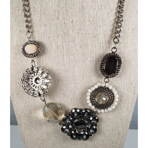 Vintage Simply Vera Wang Silver Tone Cut Crystal & Resin Statement 17" Necklace - Picture 14 of 16